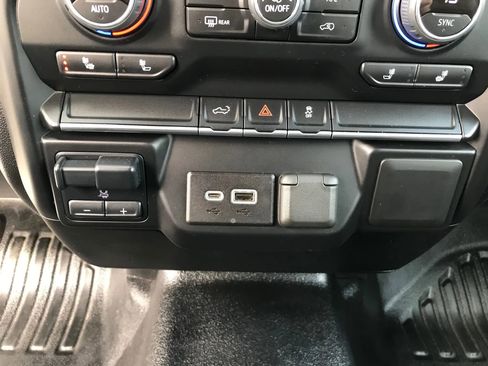 Used 2022 Chevrolet Silverado 3500 LT w/ Convenience Package image 28