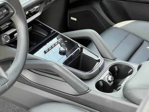 Certified 2025 Porsche Cayenne AWD/4WD image 30