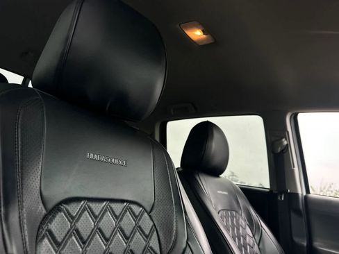 Used 2019 Toyota Tacoma SR5 image 17