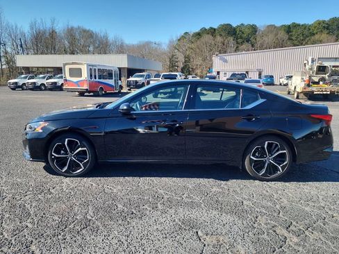 Used 2024 Nissan Altima 2.5 SR image 2