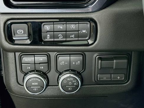 Used 2026 GMC Yukon XL AT4 w/ AT4 Premium Plus Package AWD/4WD image 11