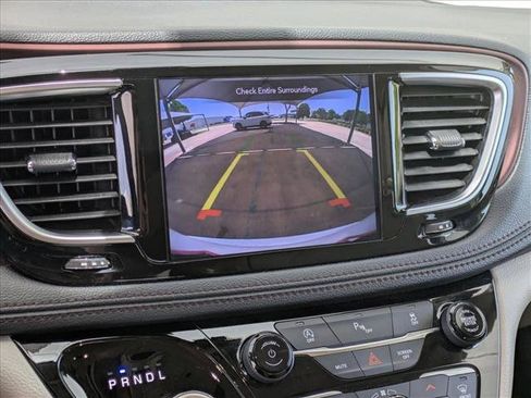 Used 2020 Chrysler Pacifica Limited FWD image 14