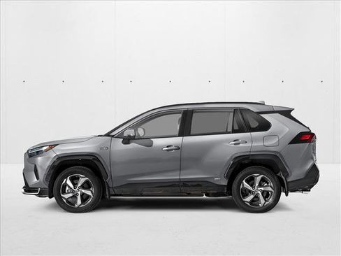 New 2025 Toyota RAV4 SE image 3