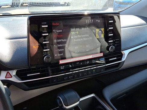 Used 2024 Toyota Sienna XLE image 14