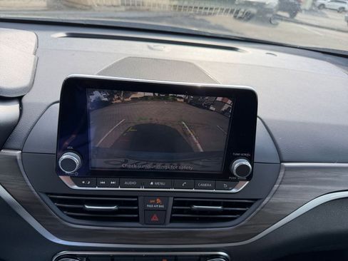 Used 2025 Nissan Altima 2.5 SV image 23