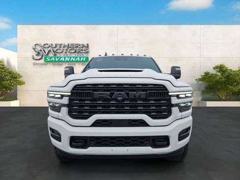 Used 2025 RAM 2500 Limited AWD/4WD image 8