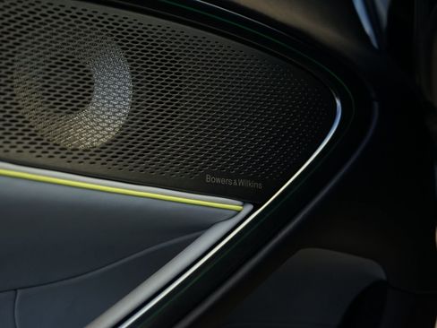 Used 2024 McLaren Artura RWD image 27