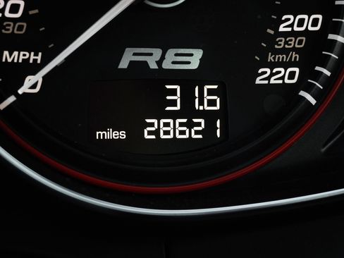 Used 2010 Audi R8 V10 image 24