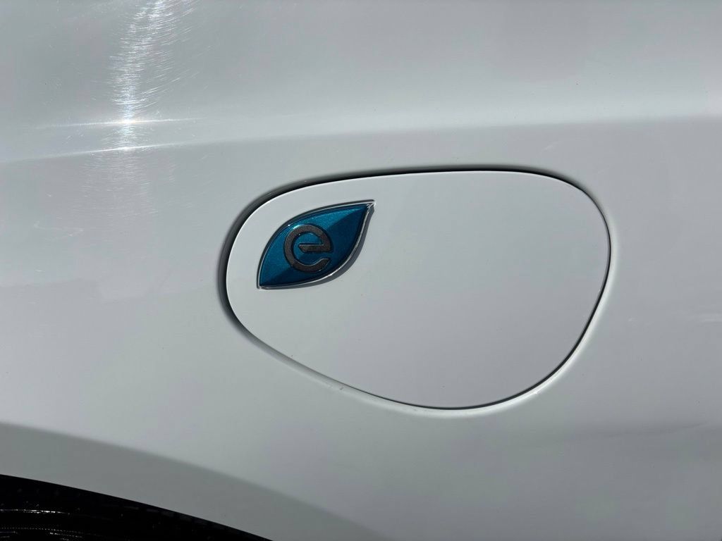 Used 2023 Chrysler Pacifica Pinnacle FWD image 11