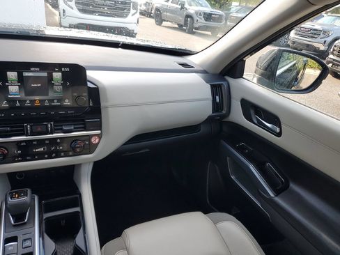 Used 2025 Nissan Pathfinder SL FWD image 14