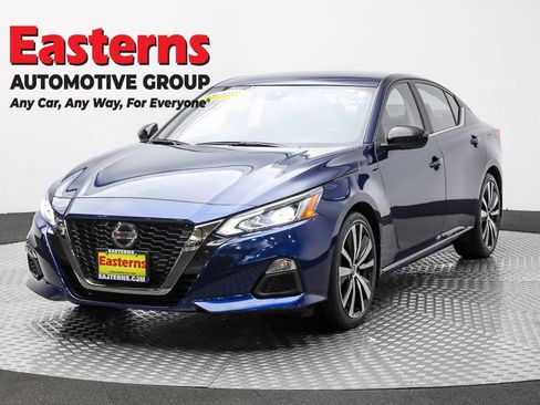 Used 2022 Nissan Altima 2.5 SR image 1