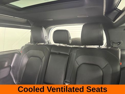 Used 2023 Land Rover Defender 90 X-Dynamic SE image 15