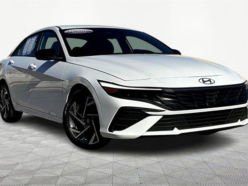 Certified 2025 Hyundai Elantra Sport image 12