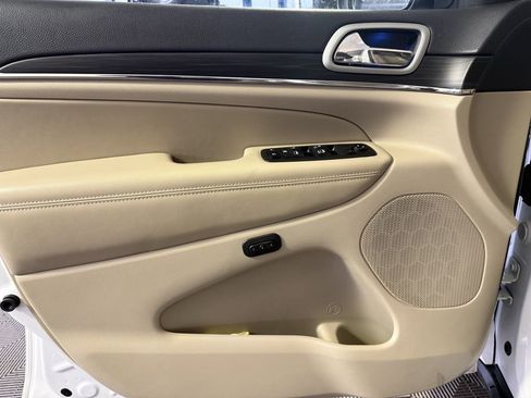 Used 2021 Jeep Grand Cherokee Limited image 13