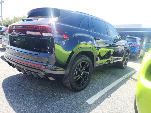 Used 2025 Volkswagen Atlas Cross Sport SEL R-Line AWD/4WD image 2