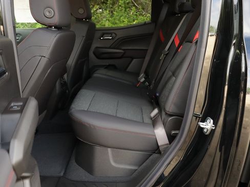 New 2025 Chevrolet Colorado Z71 image 30