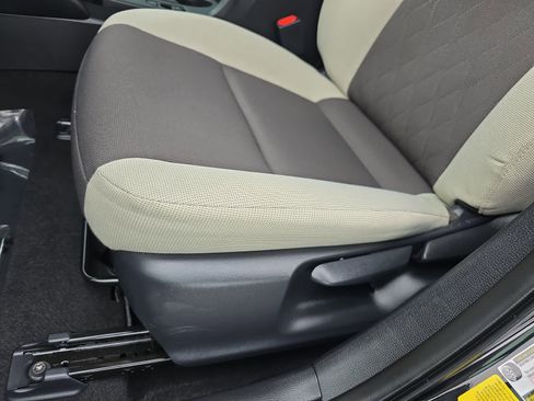 Used 2025 Toyota Corolla LE image 34