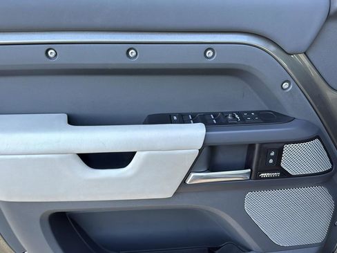 Used 2024 Land Rover Defender 130 X-Dynamic SE image 12