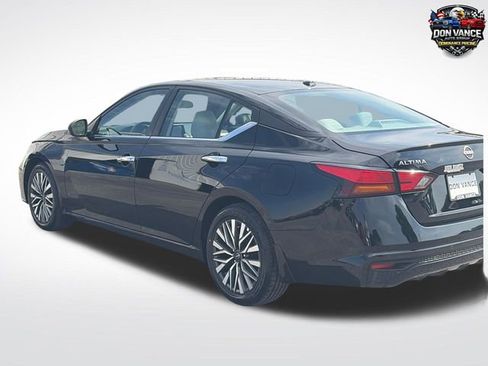 Used 2025 Nissan Altima 2.5 SV FWD image 3