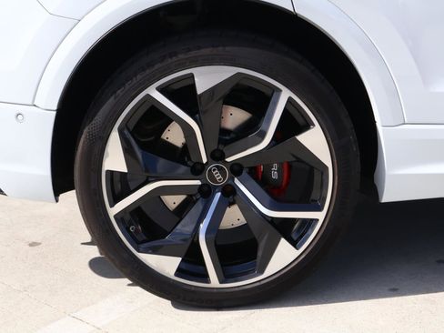 Used 2024 Audi RS Q8 4.0T w/ Black Optic Package image 9