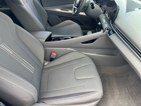 Used 2024 Hyundai Elantra Blue FWD image 18