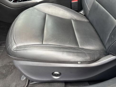 Used 2018 INFINITI QX30 Premium w/ Cargo Package image 11