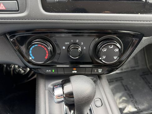 Used 2022 Honda HR-V LX image 14