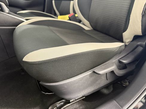 Used 2020 Nissan Versa SV image 18