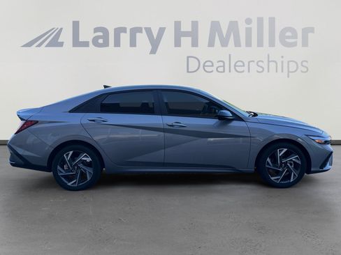 Used 2025 Hyundai Elantra Sport w/ Cargo Package FWD image 6