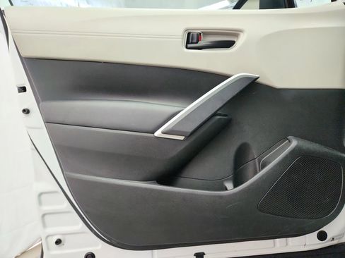 Used 2023 Toyota Corolla Cross L image 21