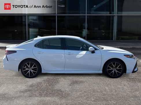 Used 2024 Toyota Camry SE FWD image 5
