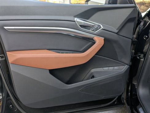 Used 2022 Audi e-tron Premium w/ Interior Protection Package image 16