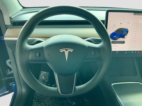 Used 2025 Tesla Model Y Long Range RWD image 11