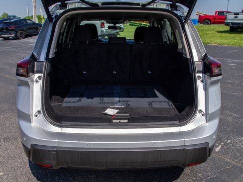 Used 2025 Nissan Rogue SV FWD image 30