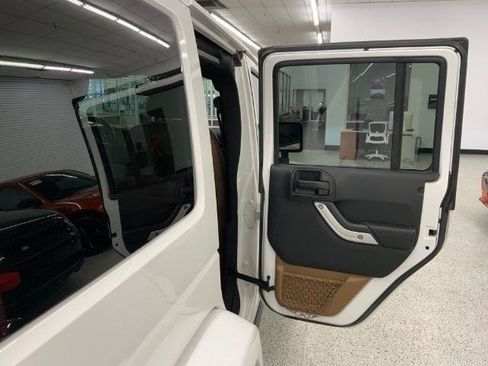 Used 2017 Jeep Wrangler Unlimited Rubicon w/ Connectivity Group AWD/4WD image 30