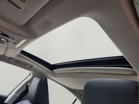 Used 2024 Lexus ES 300h w/ Luxury Package image 15