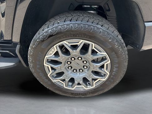 Used 2025 GMC Hummer EV 3X AWD/4WD image 38