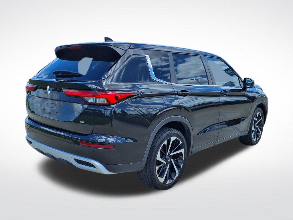Used 2023 Mitsubishi Outlander SE FWD image 5