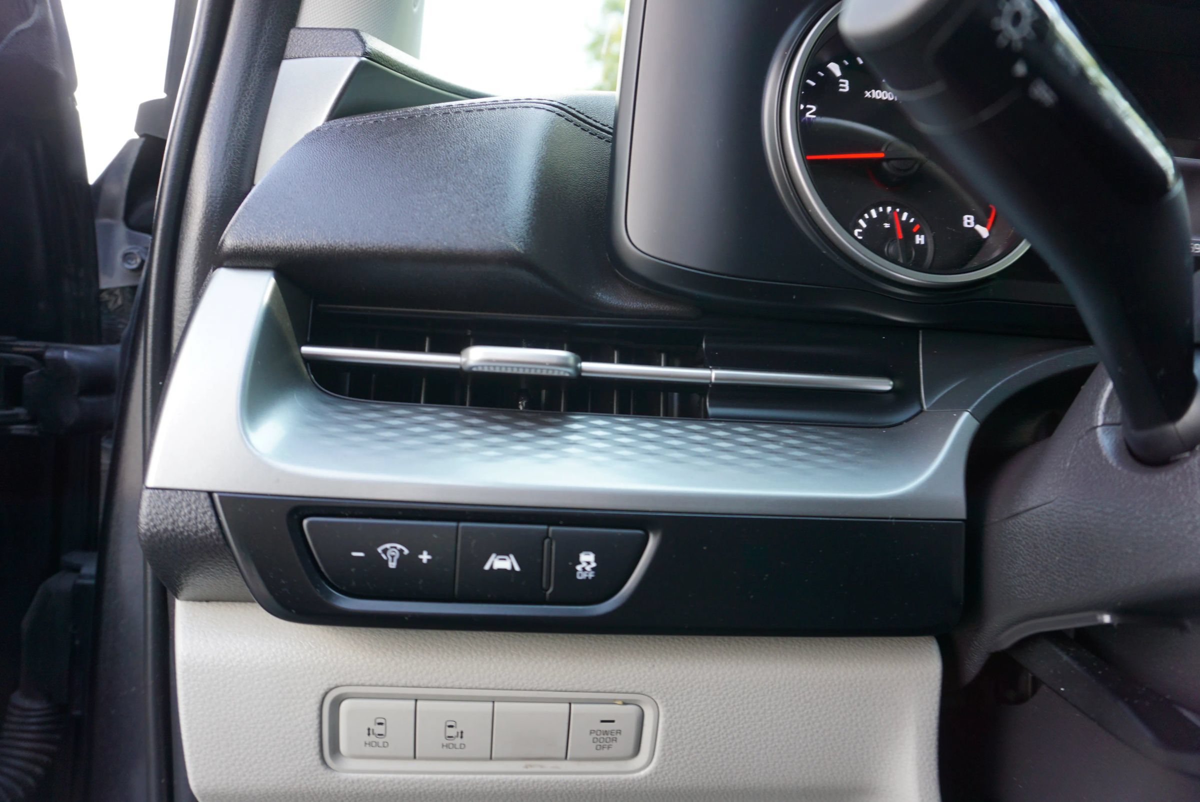 Used 2022 Kia Carnival LX FWD image 33