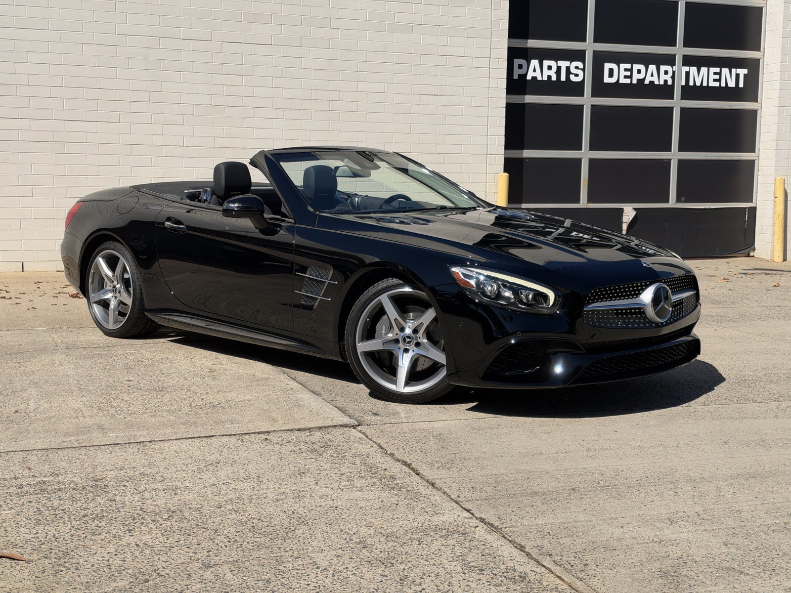 Used 2017 Mercedes-Benz SL 550 image 1