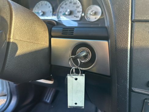 Used 2005 Ford Thunderbird image 25