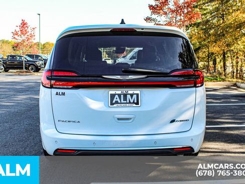 Used 2024 Chrysler Pacifica Select image 11
