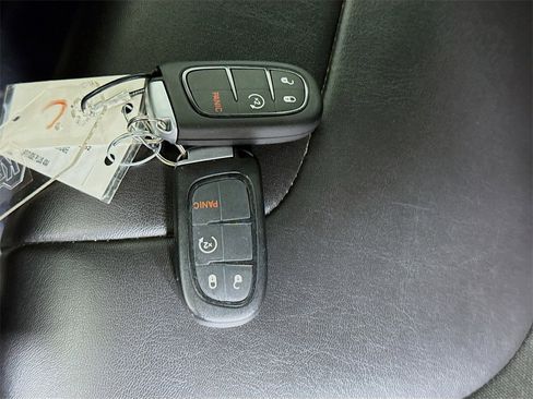 Used 2021 Jeep Cherokee Latitude Plus image 31