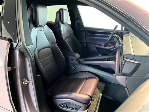 Used 2025 Porsche Macan Electric image 22