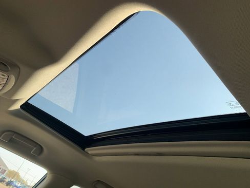 Used 2022 Nissan Armada SL w/ Captain's Chairs Package image 25