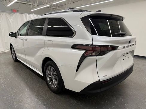 Certified 2023 Toyota Sienna XLE AWD/4WD image 4