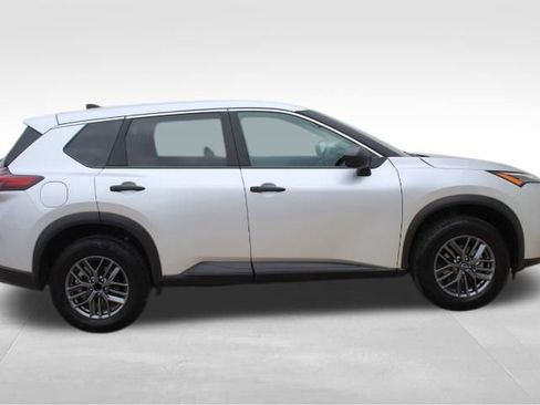 Used 2024 Nissan Rogue S image 5