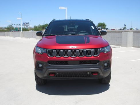 Used 2025 Jeep Compass Trailhawk AWD/4WD image 3