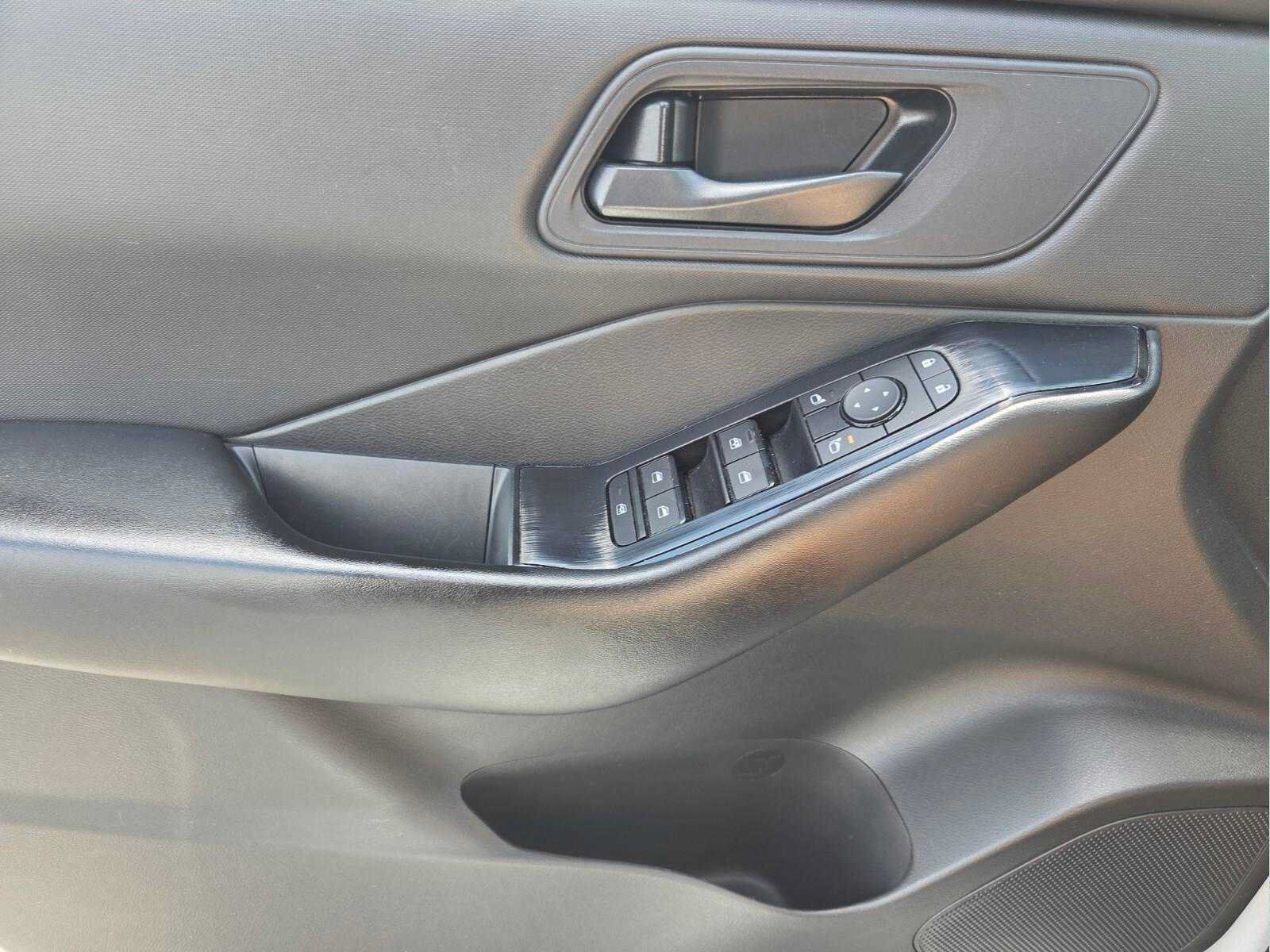 Used 2024 Nissan Rogue S FWD image 20