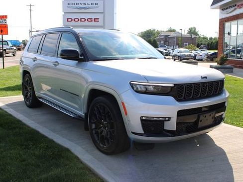 Used 2024 Jeep Grand Cherokee L Summit AWD/4WD image 3